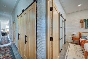 2 bedrooms, desk, iron/ironing board, travel cot - 3D Printed Home Retreat - Walk to Downtown/River/Trails (Buena Vista)
