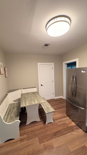 Dining - Camellia Key - Cozy 2BR Home with Fenced Backyard (Alexandria)