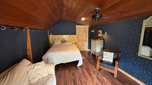 Schreibtisch, Bügeleisen/Bügelbrett, kostenloses WLAN, Bettwäsche