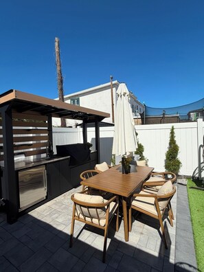 Unclassified image, 4 of 11, button - Cozy 2-bedroom apartment with Hot Tub and Oasis backyard in quaint Belleville (Belleville)