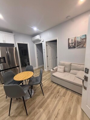 Unclassified image, 3 of 11, button - Cozy 2-bedroom apartment with Hot Tub and Oasis backyard in quaint Belleville (Belleville)