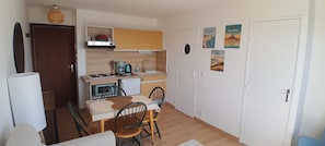 Private kitchen - Vrbo Property (Villers-sur-Mer)