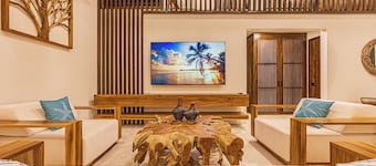 Luxury 3-Bedroom Villa with Private Pool, 100m from Playa Matapalo