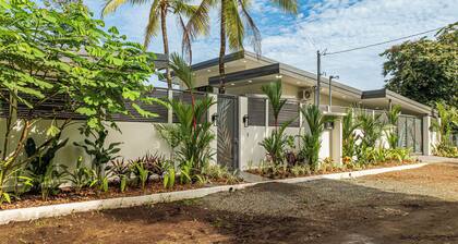 Luxury 3-Bedroom Villa with Private Pool, 100m from Playa Matapalo