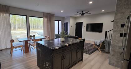 Fabulous Brand New 2-bedroom 2 Bath chalet near Hatcher Pass, Wasilla, & Palmer!