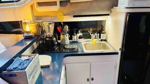 Coffee/tea maker, fridge, microwave, oven - Floating 2 bed 2 bath condo stunning views of the bay (Stevensville)