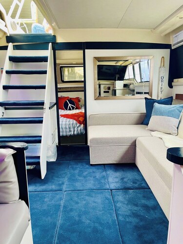 The Captain - Floating 2 bed 2 bath condo stunning views of the bay