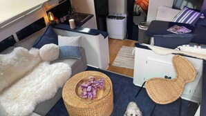 Living area - Floating 2 bed 2 bath condo stunning views of the bay (Stevensville)
