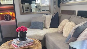 WiFi, bed sheets - Floating 2 bed 2 bath condo stunning views of the bay (Stevensville)
