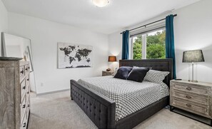 Room - Spacious3 story,sleeps 10townhome inDowntown DSM- By East Village.Rooftop Patio! (Des Moines)