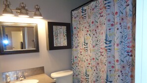 Bathroom - SNOWBIRD FAVORITE - Quiet Location- Pet Friendly, 2 Bedroom, 2 Story Townhouse (Fountain Hills)