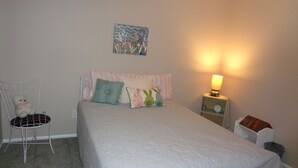 Room - SNOWBIRD FAVORITE - Quiet Location- Pet Friendly, 2 Bedroom, 2 Story Townhouse (Fountain Hills)