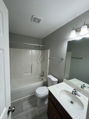 A bathroom with a bathtub, toilet, and sink. - 3BR/2BA Near Fort Campbell & Tennova - Fenced Yard, Pet Friendly, Back Patio (Clarksville)