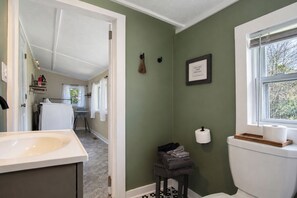 Bathroom - Cozy Riverfront Cottage in the Heart of the Mountains (Canton)