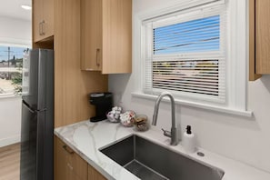 Private kitchen - 1BR King Bed Apartment with AC in sunny San Diego (San Diego)