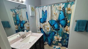 Doccia, asciugacapelli, bidet, asciugamani