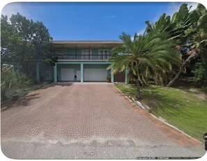 Exterior - 3-bed /3 bath , second Floor Townhome in beautiful Venice 6 min Beach with Pool (Venice)