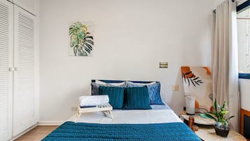 Iron/ironing board, WiFi (free), bed sheets