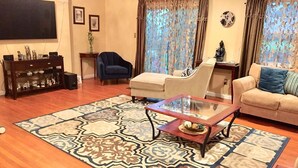 Unclassified image, 2 of 7, button - Spacious 3-bedroom townhome with AC Commutable to NYC (Woodbridge Township)