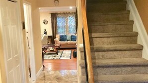 Interior - Spacious 3-bedroom townhome with AC Commutable to NYC (Woodbridge Township)