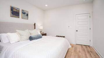 3 bedrooms, iron/ironing board, free WiFi, bed sheets