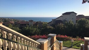 A residential area with a view of the ocean, a staircase with a balustrade, and a sign indicating a Pacific Park. - Resort with 2 bedrooms and AC in perfect Newport Coast (newport Coast)