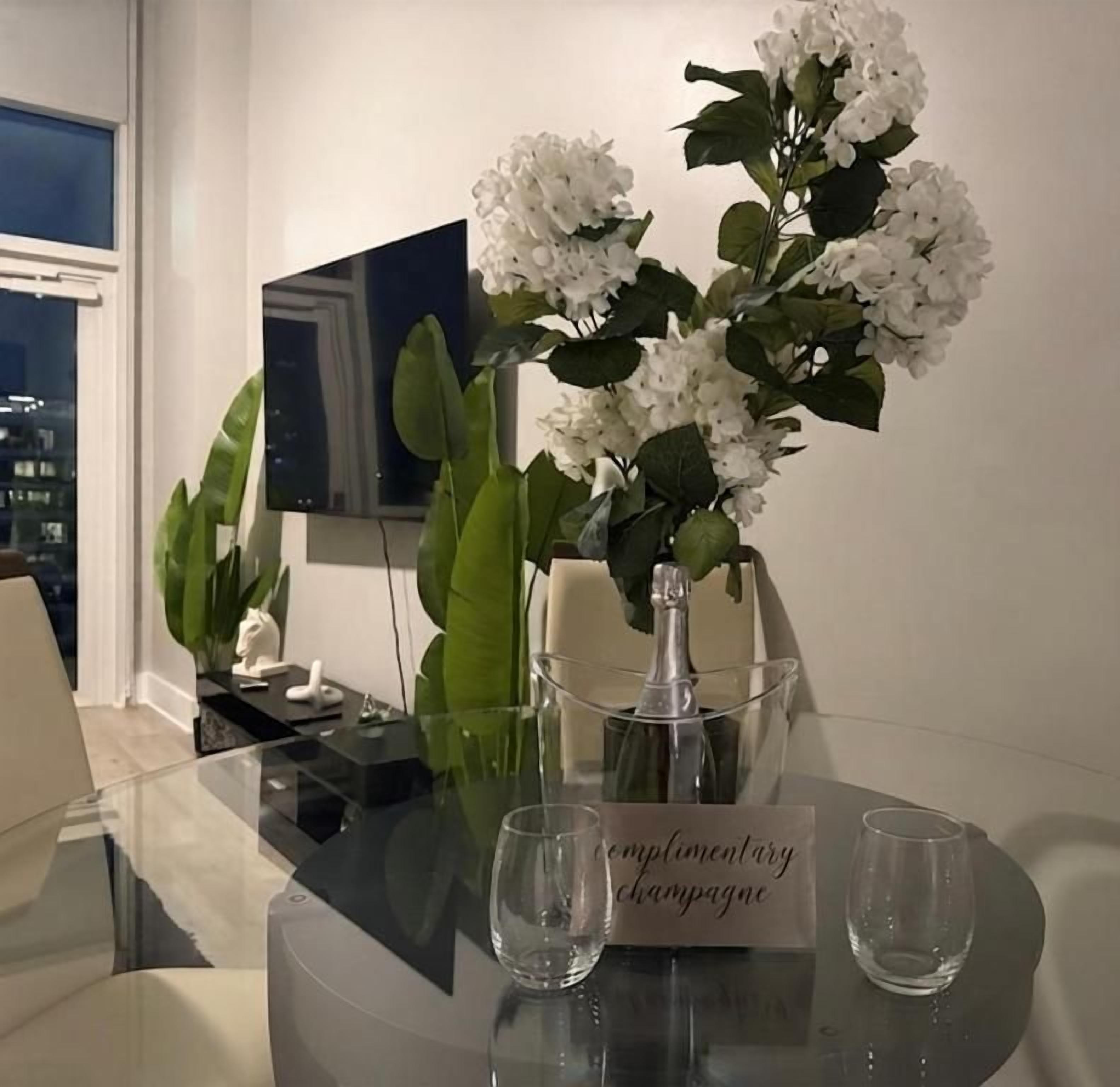 Couples’ dining