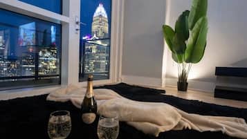 Luxury Apartment, Balcony, City View | Interior