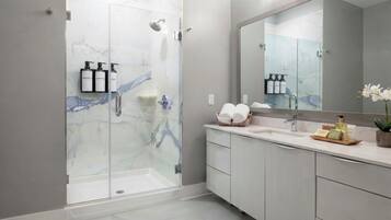 Luxury Apartment, Balcony, City View | Bathroom