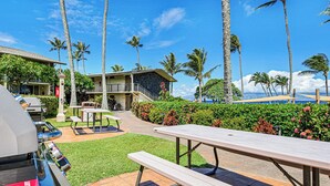 Outdoor dining - Charming condo steps to fantastic Napili Bay with cool AC breeze (Lahaina)