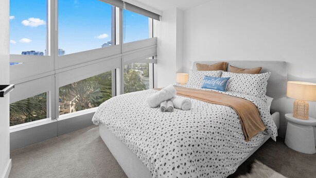 Room - Luxury Beachfront Apartment in Surfers Paradise (Surfers Paradise)