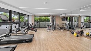 Fitness facility - Luxury Beachfront Apartment in Surfers Paradise (Surfers Paradise)