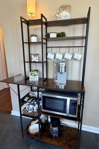 Completely remodeled 1 bedroom, with central AC, outdoor area, fully stocked!