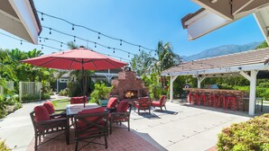 Outdoor dining - 4BR Luxury Foothill Estate. 30+ Day Stays. Insurance & Corporate Relocation (Rancho Cucamonga)