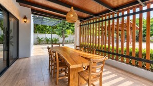 Outdoor dining - Vrbo Property (Tamarindo)