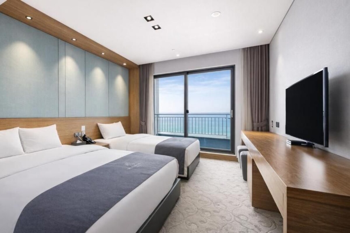 Family Twin Room, Balcony, Harbor View | Blackout drapes, WiFi (free)