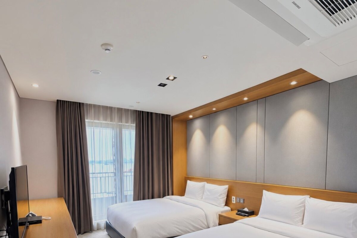Family Quadruple Room, Balcony, Harbor View | Blackout drapes, WiFi (free)