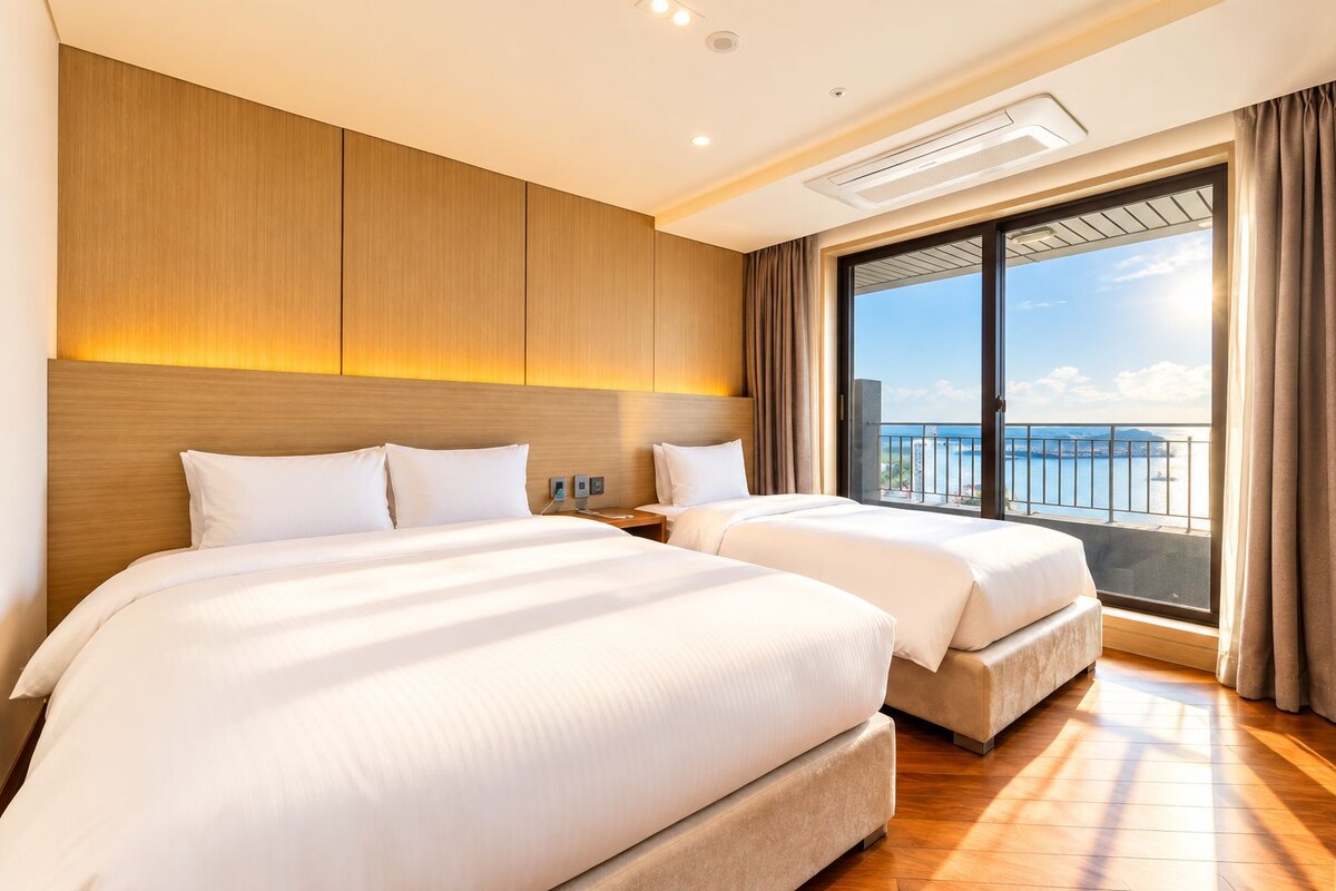 Junior Suite, Balcony, Ocean View | Blackout drapes, WiFi (free)