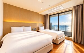 Junior Suite, Balcony, Ocean View | Blackout drapes, WiFi (free) - Incheon Grace Hotel (Yeongjong-gu)