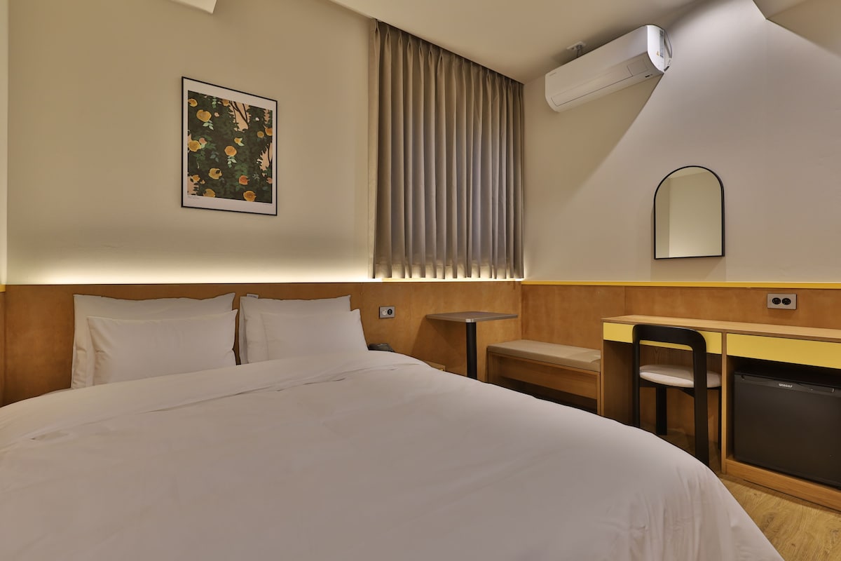 Standard Double Room | Free WiFi