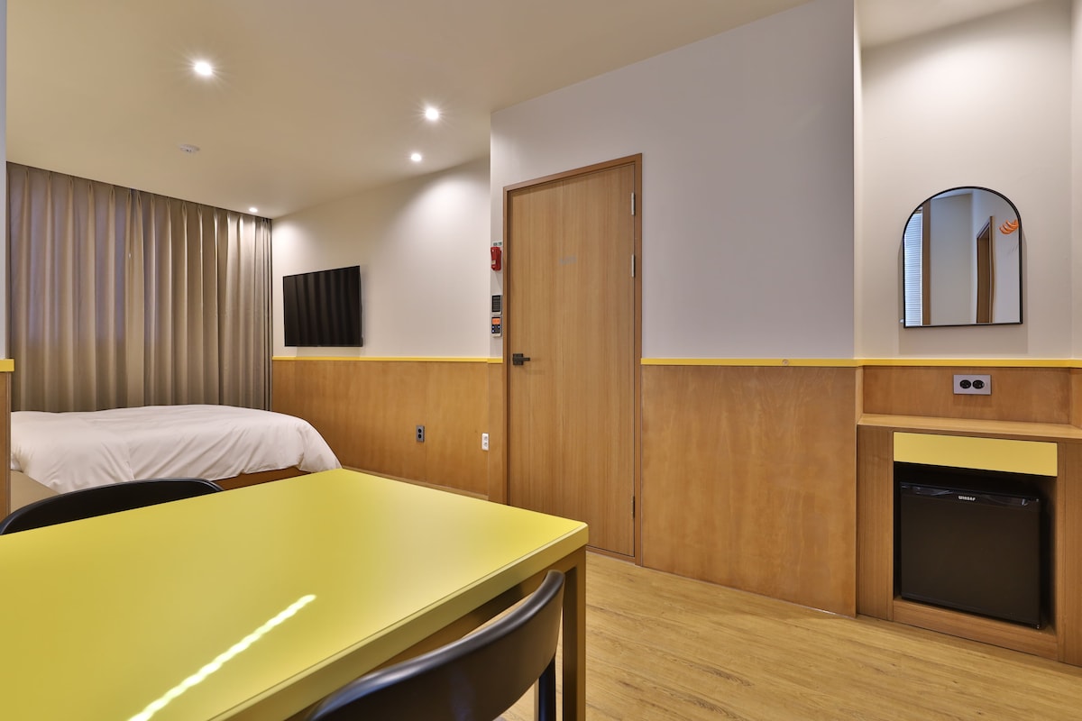 Premium Double Room | Free WiFi