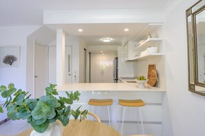 Private kitchen - Kananda Riverside, Noosa Heads (Noosa Heads)