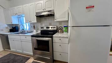 Coffee/tea maker, fridge, microwave, oven