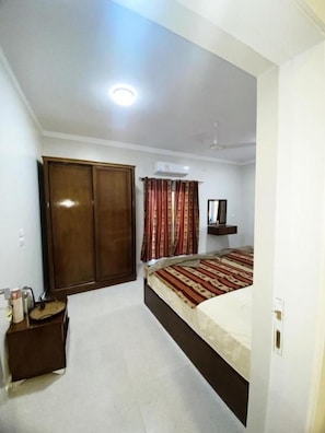 Ảnh chưa phân loại, 2 trong số 18 ảnh, nút