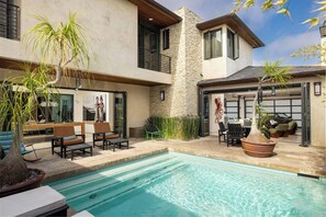 Pool - Park Estate - All In One Luxury Beach Vacation (Huntington Beach)