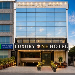 Front of property - Luxury One Hotel Lahore (Lahore)