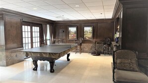 Unclassified image, 3 of 15, button - By GALLERIA near NGR King bedroom Condo. Library, Swimming Pool, Gym, Garden BBQ (Houston)
