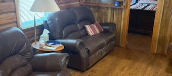 Lake Ivie Cabin with Fire Pit — Sleeps 8