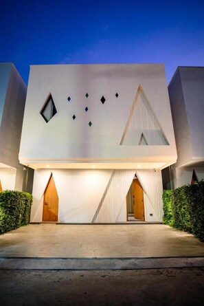 Exterior - Modern 4BR Pool Villa Good Location(PI4) (Pattaya)