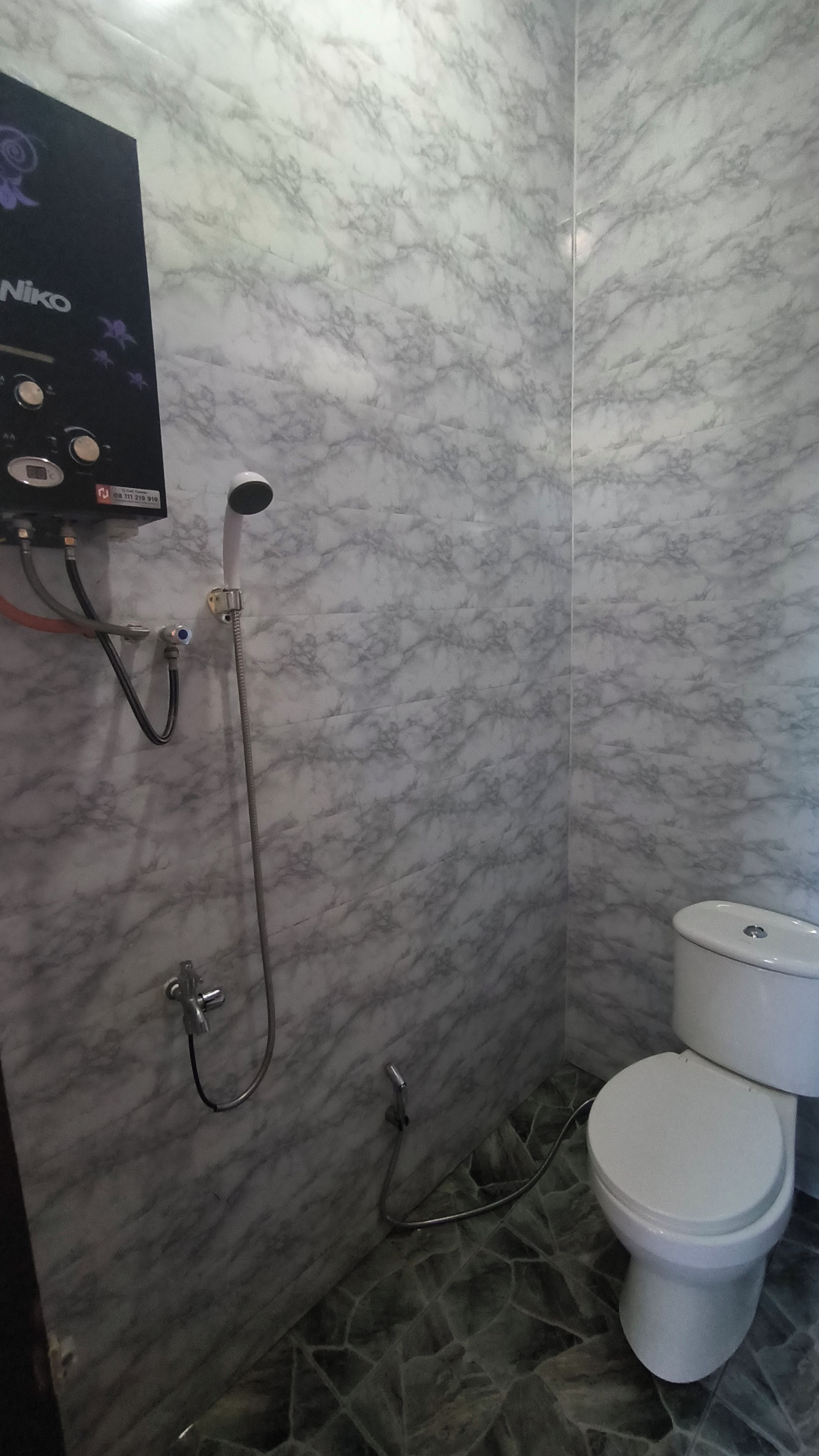 Family Suite | Bathroom | Towels, soap, shampoo